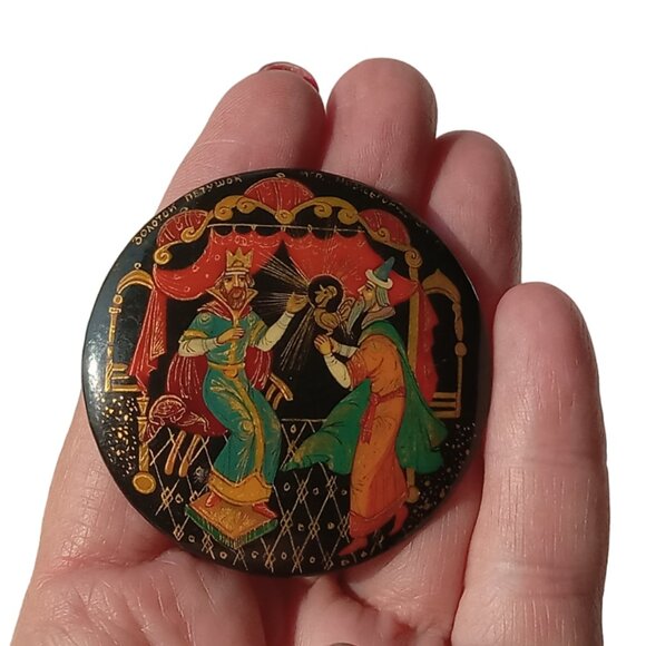 Vintage Russian Hand Painted Fairy Tales Lacquered Brooch Pin, Collectible Pin - Picture 3 of 11